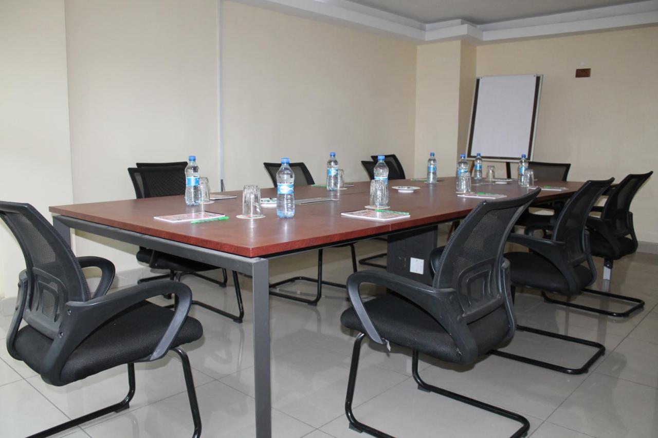 Airport Landing Hotel Nairobi Exteriör bild
