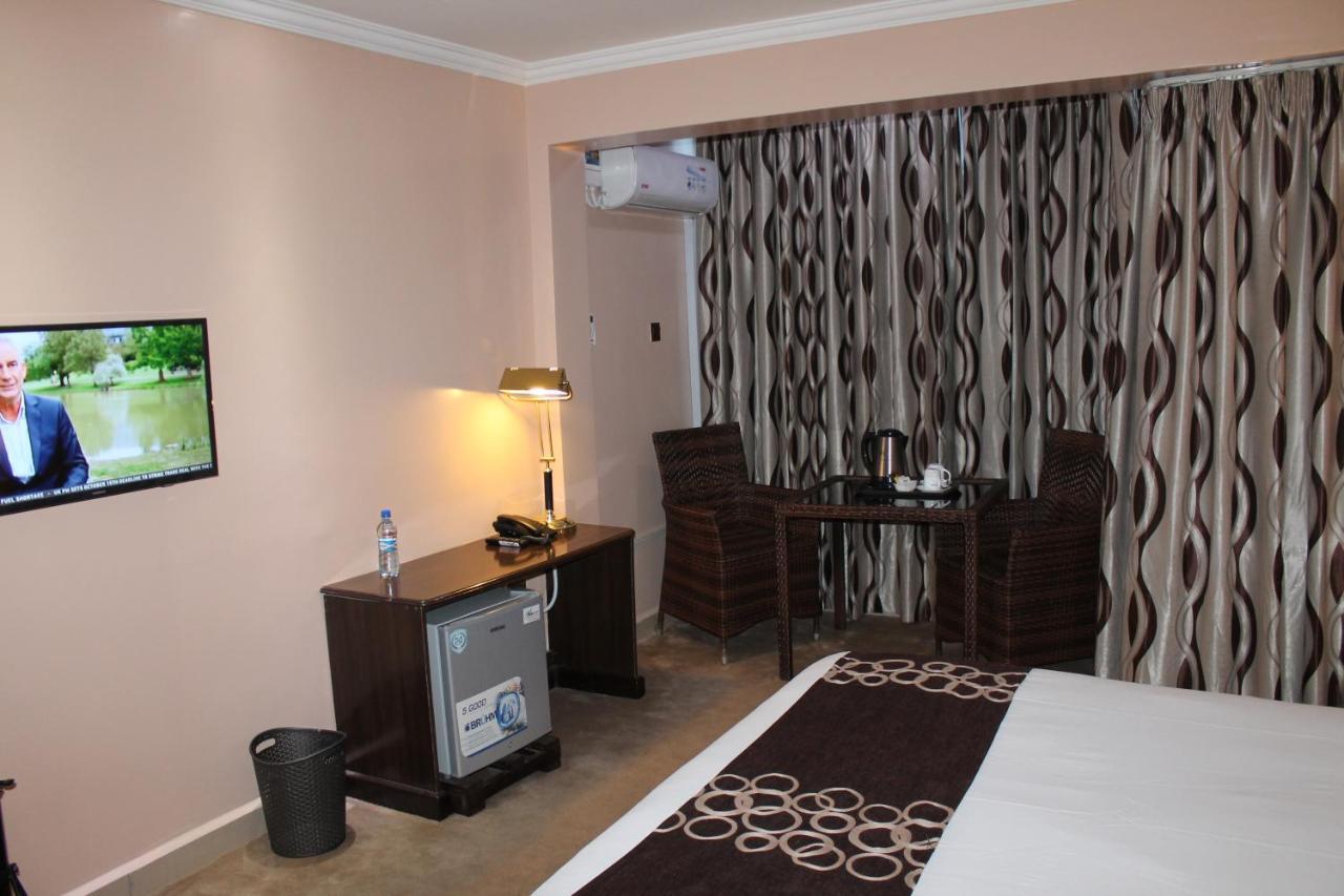 Airport Landing Hotel Nairobi Exteriör bild